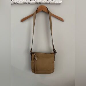 ✨Classic Tan All Leather Coach Crossbody✨